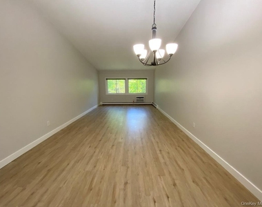85 N Middletown Road - Photo Thumbnail 6