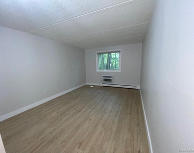 85 N Middletown Road - Photo Thumbnail 9