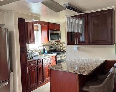 29 Sedgwick Avenue - Photo Thumbnail 9