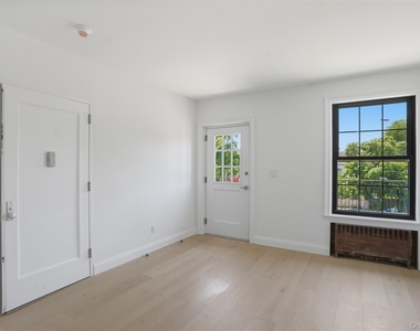 207 Main Street - Photo Thumbnail 9