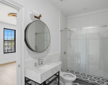 207 Main Street - Photo Thumbnail 11