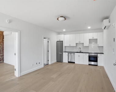207 Main Street - Photo Thumbnail 7