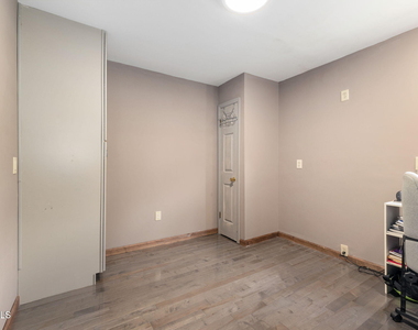 214 Walnut Lane - Photo Thumbnail 10