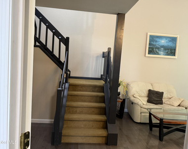 214 Walnut Lane - Photo Thumbnail 8