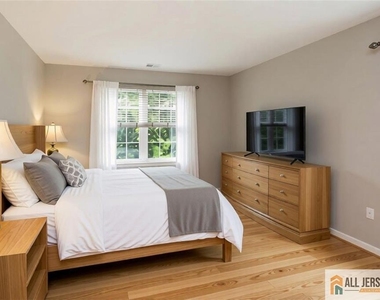 1207 Woodhaven Drive - Photo Thumbnail 6