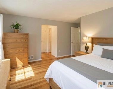 1207 Woodhaven Drive - Photo Thumbnail 7