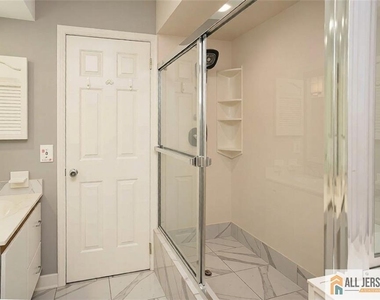 1207 Woodhaven Drive - Photo Thumbnail 4
