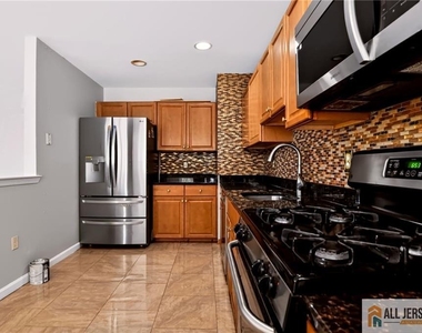 9 Lackland Avenue - Photo Thumbnail 12