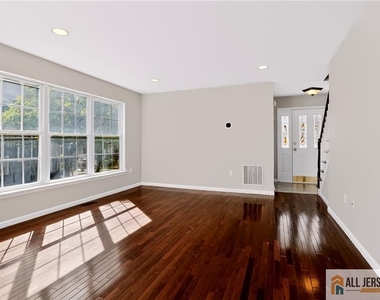9 Lackland Avenue - Photo Thumbnail 18