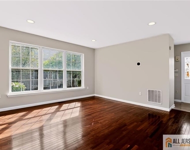9 Lackland Avenue - Photo Thumbnail 17