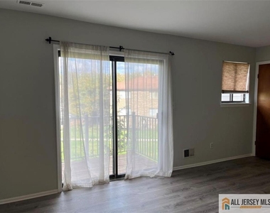4212 Birchwood Court - Photo Thumbnail 3