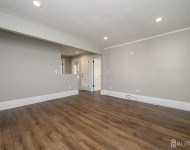309 Augusta Street - Photo Thumbnail 11