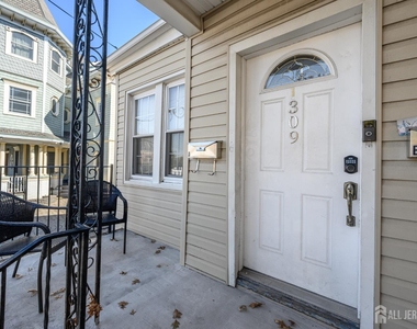 309 Augusta Street - Photo Thumbnail 2