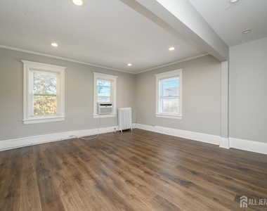 309 Augusta Street - Photo Thumbnail 9