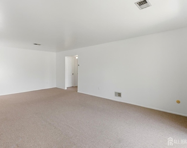 324 Sharon Garden Court - Photo Thumbnail 14