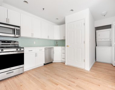 125 Bergen Street - Photo Thumbnail 3