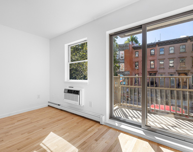 125 Bergen Street - Photo Thumbnail 2