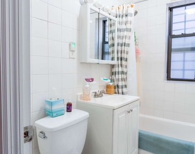 401 W 47th Street - Photo Thumbnail 8