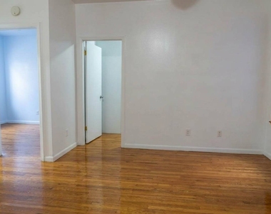 401 W 47th Street - Photo Thumbnail 3