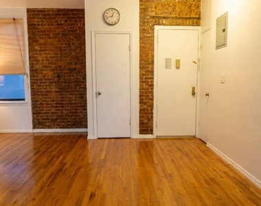 401 W 47th Street - Photo Thumbnail 1