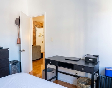 401 W 47th Street - Photo Thumbnail 14