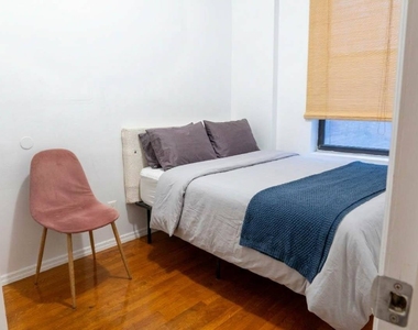 401 W 47th Street - Photo Thumbnail 10