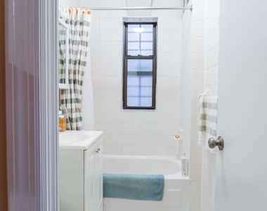 401 W 47th Street - Photo Thumbnail 6