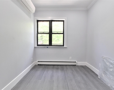 135 E 46th Street - Photo Thumbnail 7