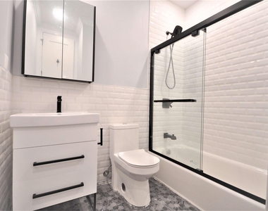 135 E 46th Street - Photo Thumbnail 4