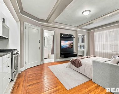 227 E 57th Street - Photo Thumbnail 1