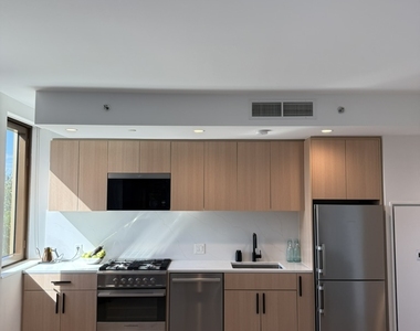 478 Kent Avenue - Photo Thumbnail 5