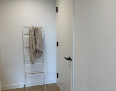 478 Kent Avenue - Photo Thumbnail 4