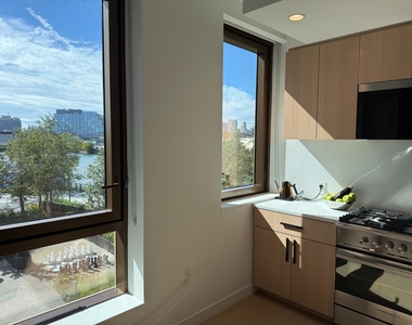 478 Kent Avenue - Photo Thumbnail 7