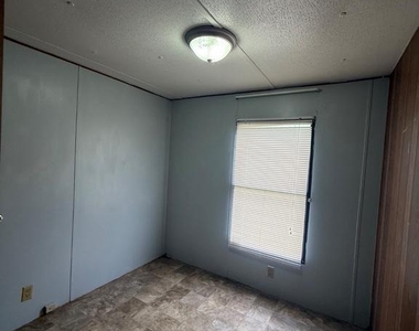 455 Gantt Drive - Photo Thumbnail 5