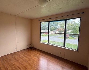 455 Gantt Drive - Photo Thumbnail 6