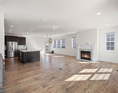341 Foxglove Way - Photo Thumbnail 3