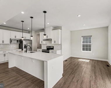 352 Greenstead Drive - Photo Thumbnail 10