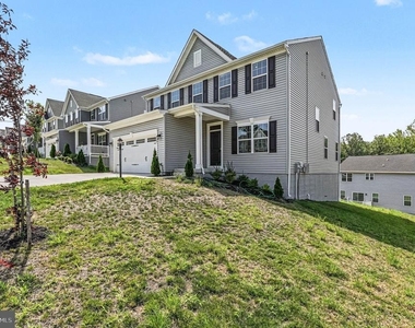 352 Greenstead Drive - Photo Thumbnail 2