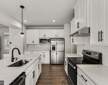 352 Greenstead Drive - Photo Thumbnail 11