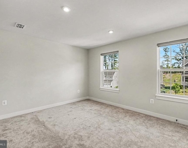 352 Greenstead Drive - Photo Thumbnail 24