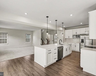 352 Greenstead Drive - Photo Thumbnail 12