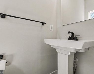 352 Greenstead Drive - Photo Thumbnail 6