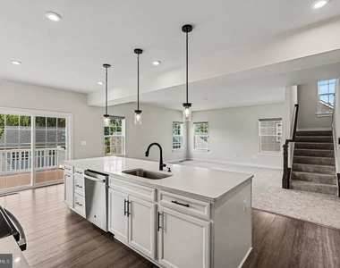 352 Greenstead Drive - Photo Thumbnail 13