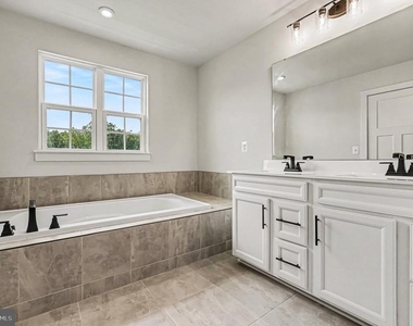 352 Greenstead Drive - Photo Thumbnail 22