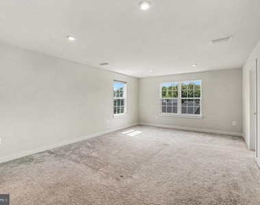 352 Greenstead Drive - Photo Thumbnail 18