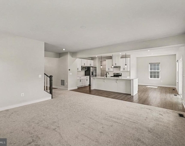 352 Greenstead Drive - Photo Thumbnail 7