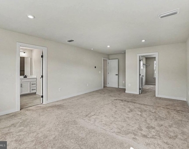 352 Greenstead Drive - Photo Thumbnail 19