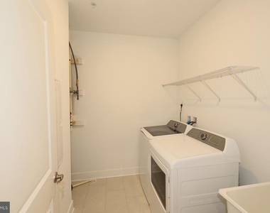 14956 Deco Circle - Photo Thumbnail 21