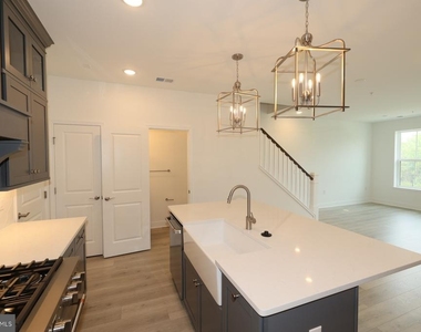 14956 Deco Circle - Photo Thumbnail 4