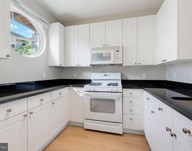 2791 Centerboro Drive - Photo Thumbnail 10